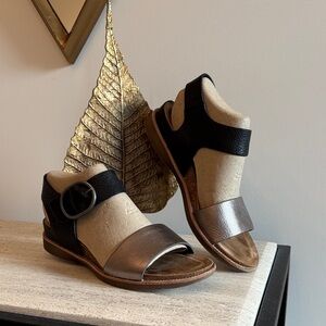 Sofft Bali Black and Brushed Metallic Gold Leather Sandals 9.5/41 EU